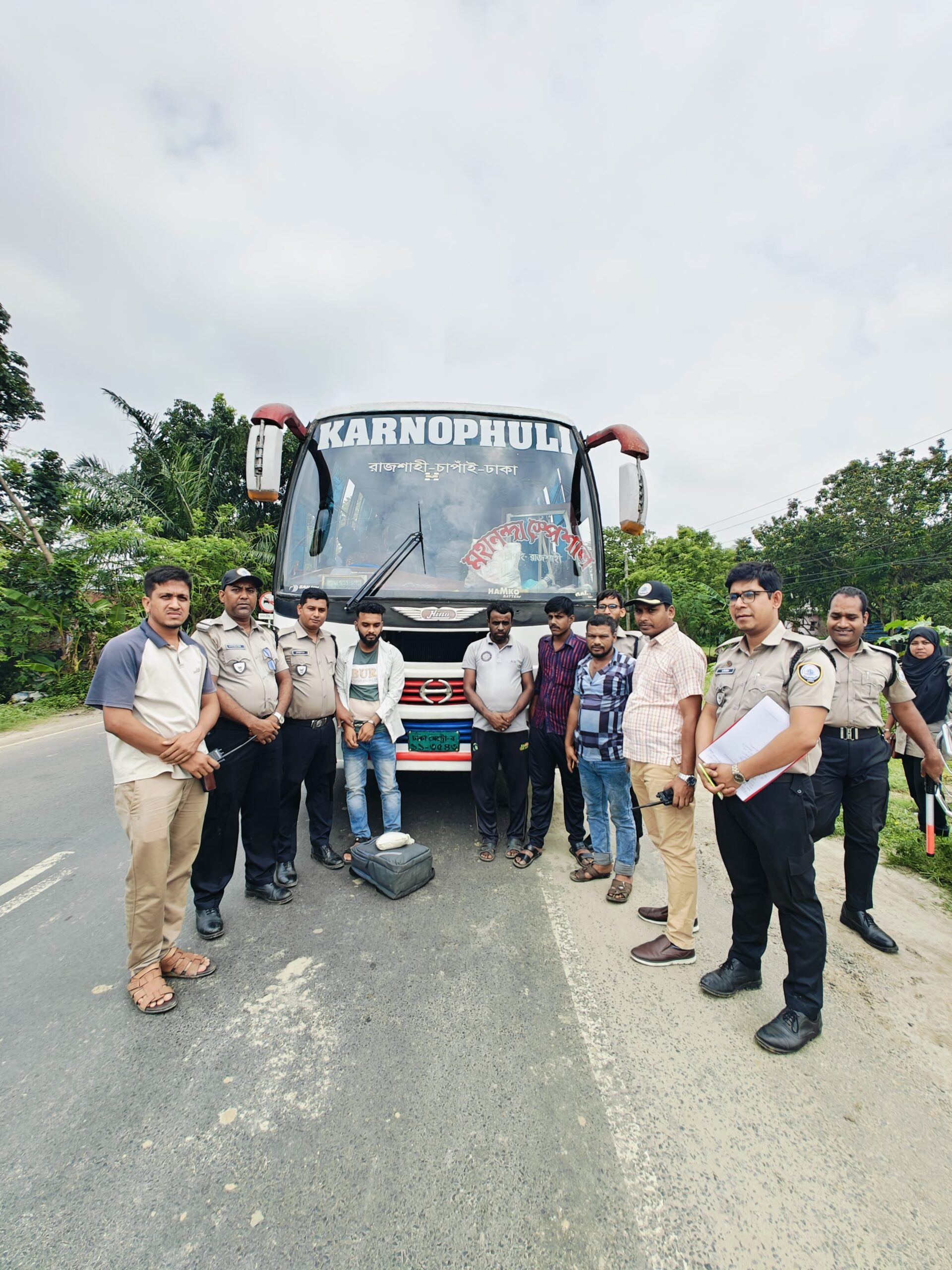 রাজশাহীতে দেড় কেজি হেরোইনসহ যুবক গ্রেফতার, বাজারমূল্য দেড় কোটি টাকা
