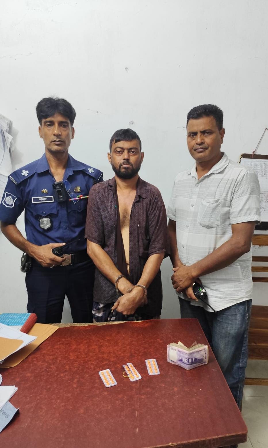 রাজশাহী তানোরে ৩০ পিস ট্যাপেন্টাডলসহ চিহ্নিত মাদক ব্যবসায়ী গ্রেপ্তার