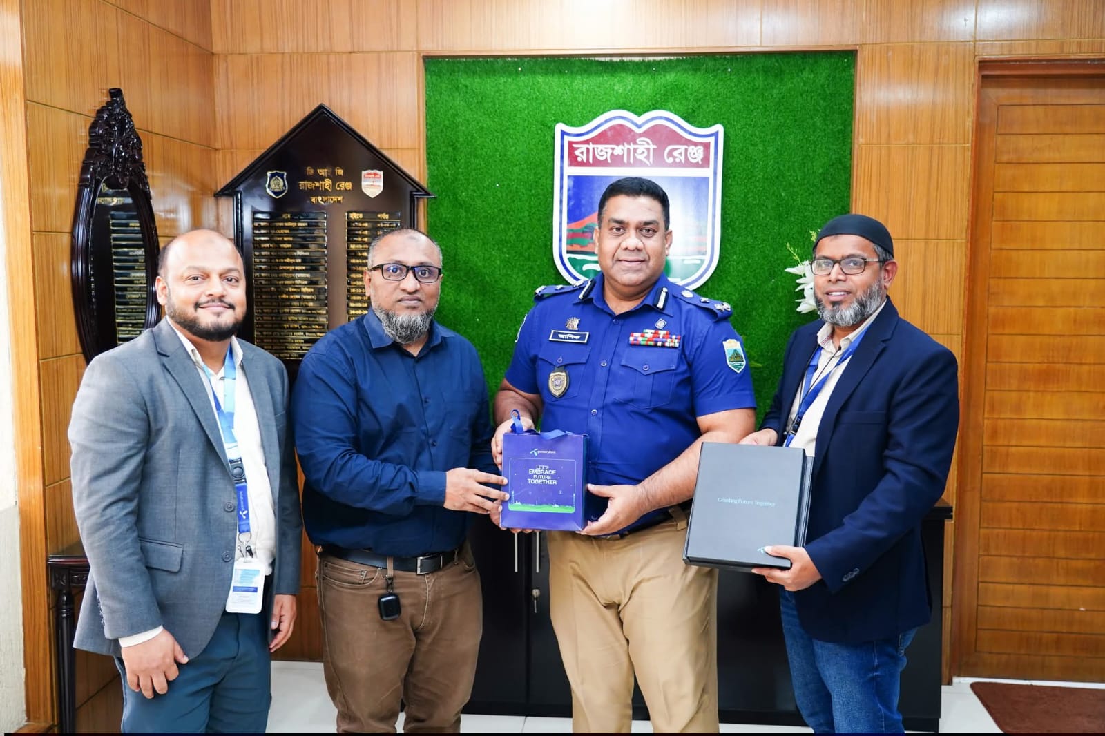 রাজশাহী রেঞ্জ ডিআইজির সঙ্গে গ্রামীণফোন প্রতিনিধি দলের সৌজন্য সাক্ষাৎ