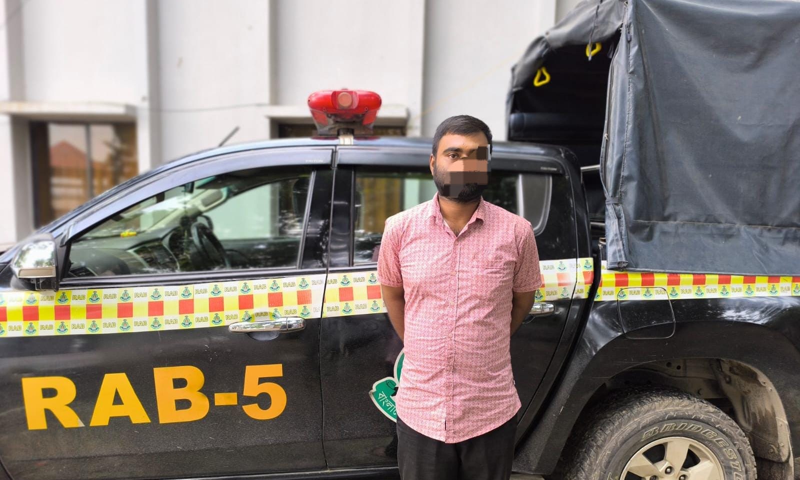 গোদাগাড়ীতে র‌্যাব-৫এর অভিযানে ২০ গ্রাম হেরোইনসহ গ্রেপ্তার ১