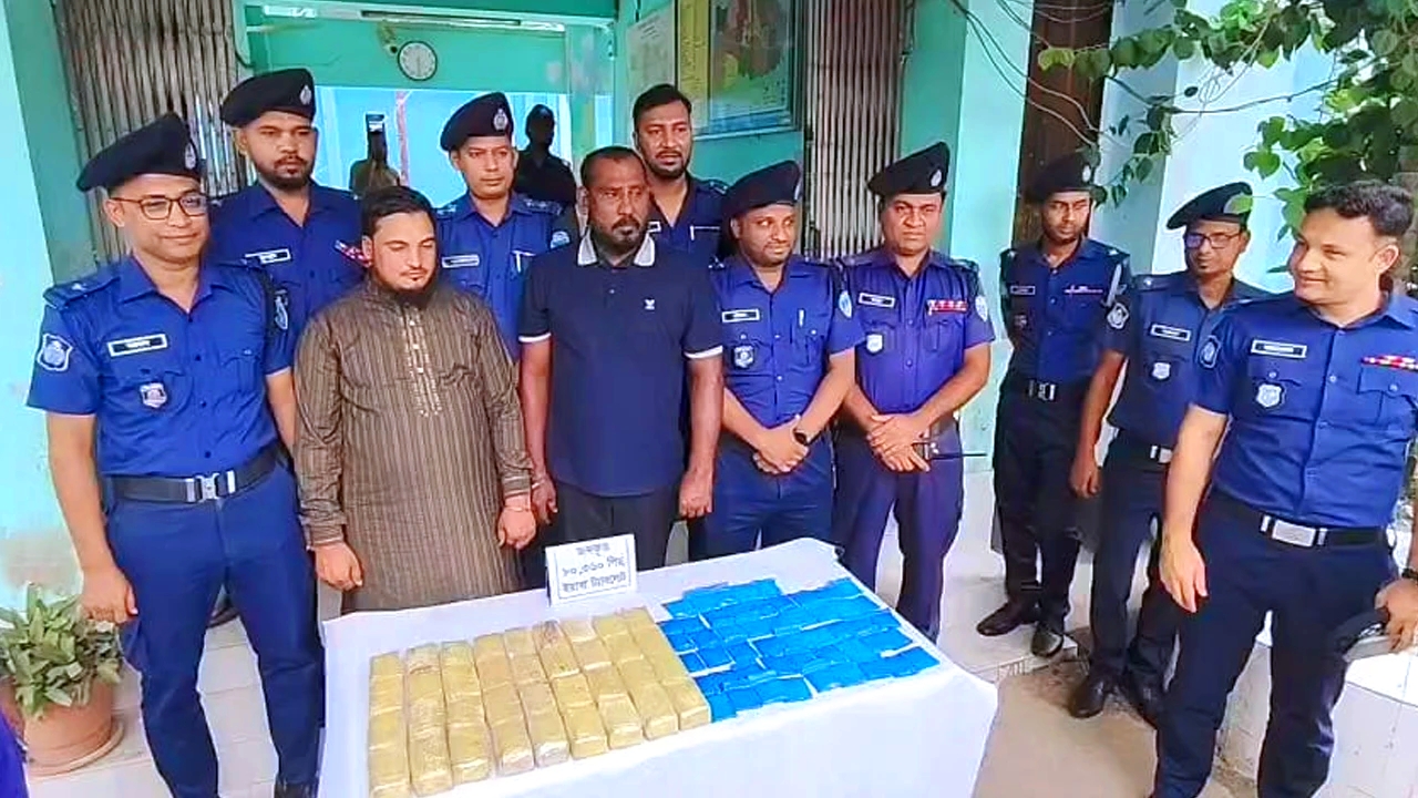 চৌমুহনীতে জিপের দরজায় লুকানো আড়াই কোটি টাকার ইয়াবা উদ্ধার, গ্রেপ্তার ২