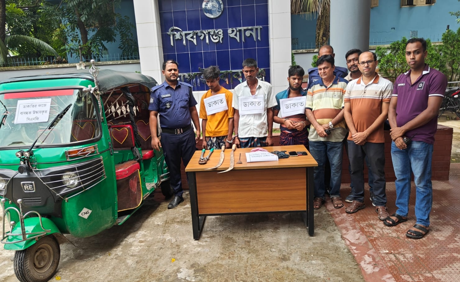 চাঁপাইনবাবগঞ্জে ডাকাতি প্রস্তুতিকালে ৩ জন ডাকাত গ্রেফতার