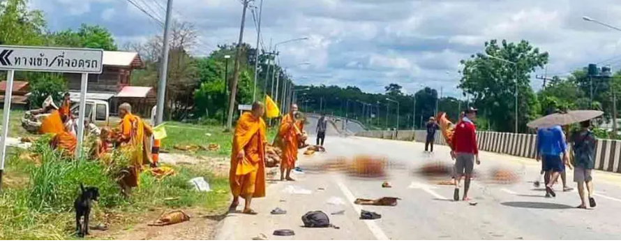 থাইল্যান্ডে পিকআপ ট্রাকের চাপায় অন্তত আট বৌদ্ধ ভিক্ষু নিহত