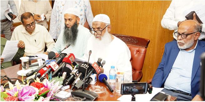 প্রধানমন্ত্রীর উদ্যোগে হজের  বিমান ভাড়া কমলো ২৪ হাজার ৮৩০ টাকা