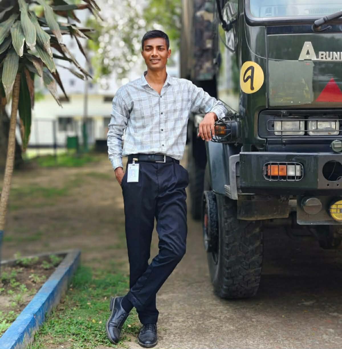তালায় সেনাসদস্যের বিরুদ্ধে এক নারীকে গোপনে বিয়ে এবং অন্য নারীকে বিয়ে করে সংসার করার অভিযোগ।