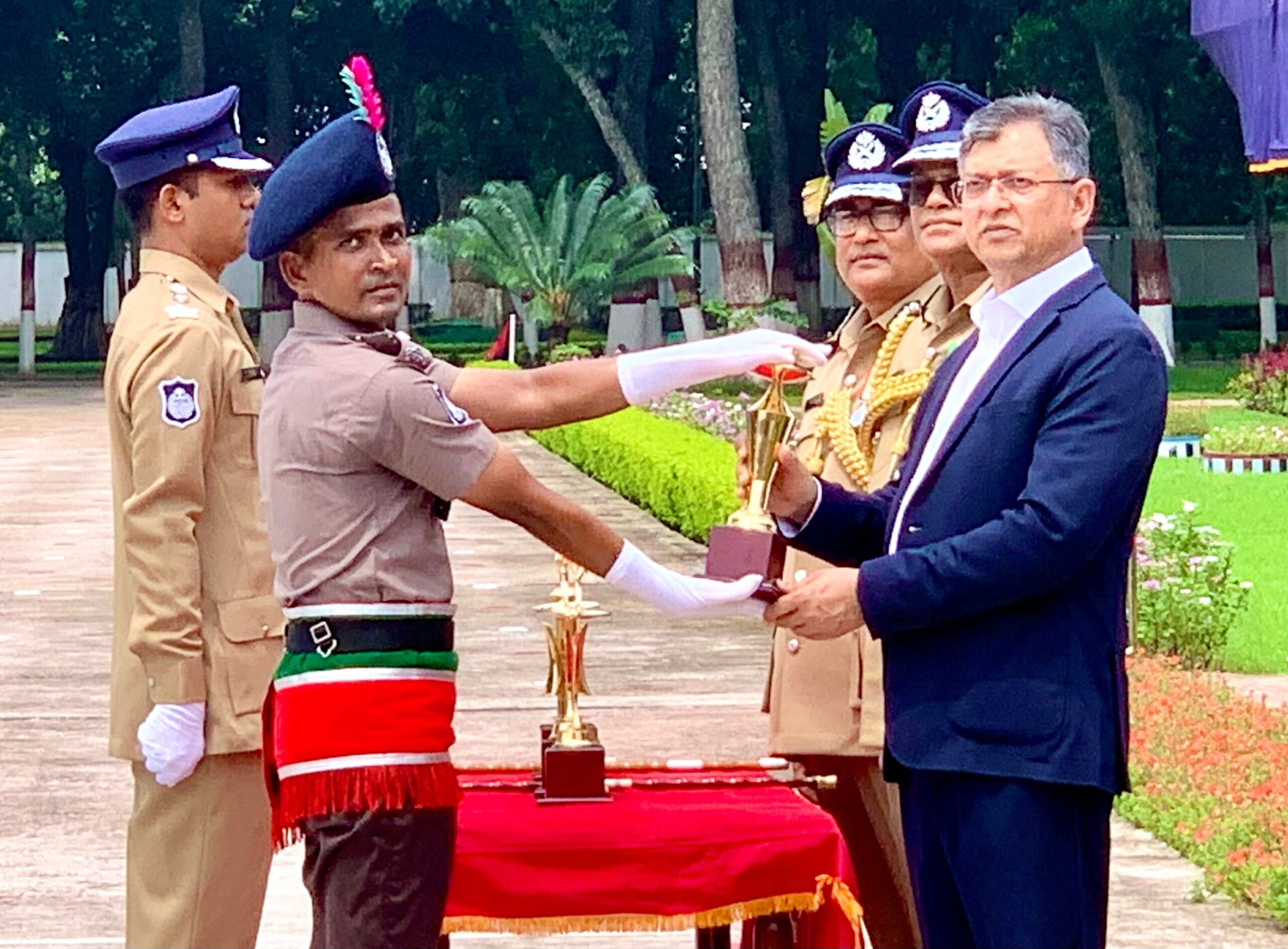 পুলিশ কোনো দলের লাঠিয়াল বাহিনী নয়, জনগণের সেবক হতে হবে: স্বরাষ্ট্রমন্ত্রী