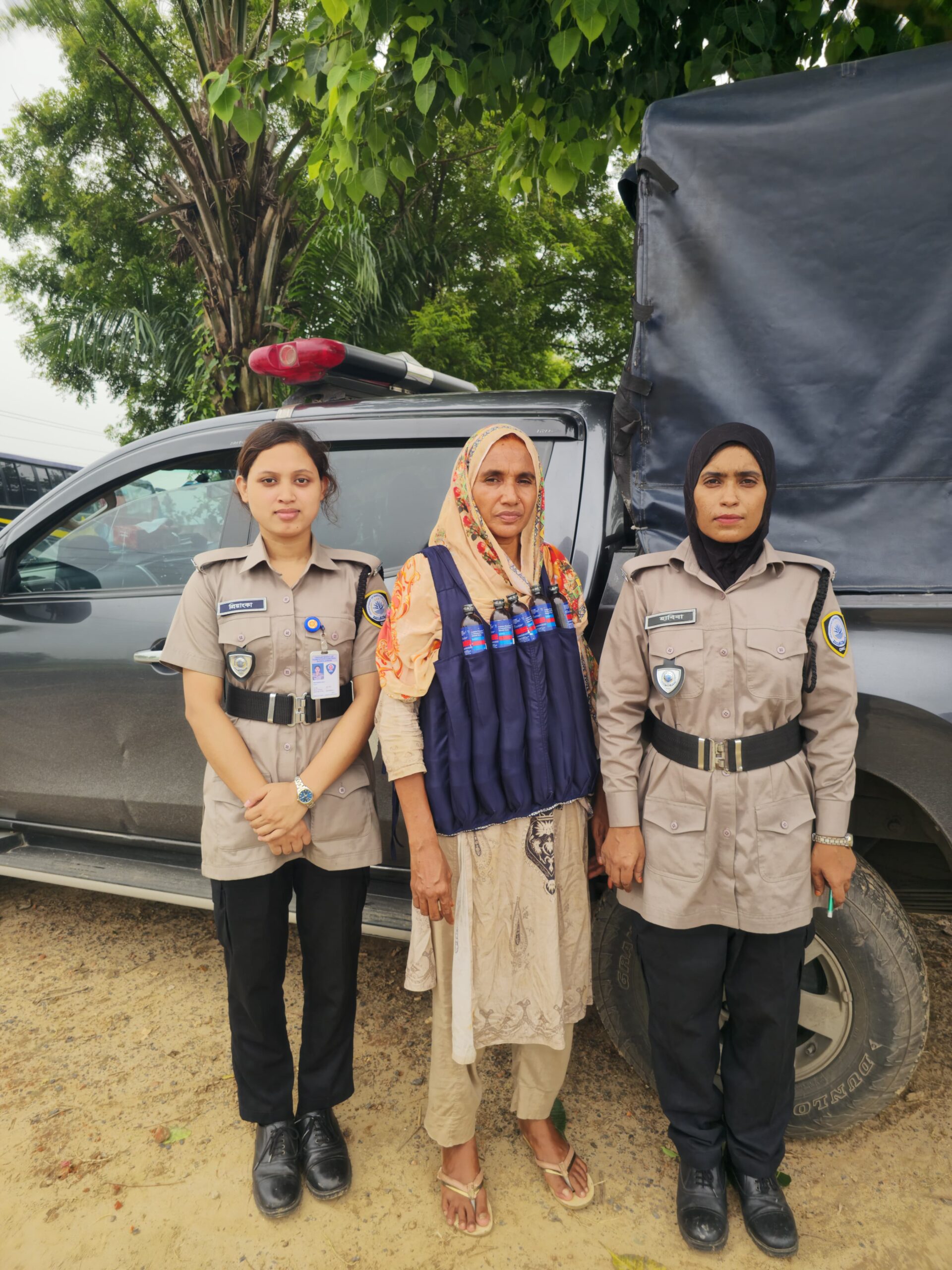 গোদাগাড়ীতে ৪০ বোতল ফেয়ারডিলসহ নারী মাদক ব্যবসায়ী গ্রেফতার
