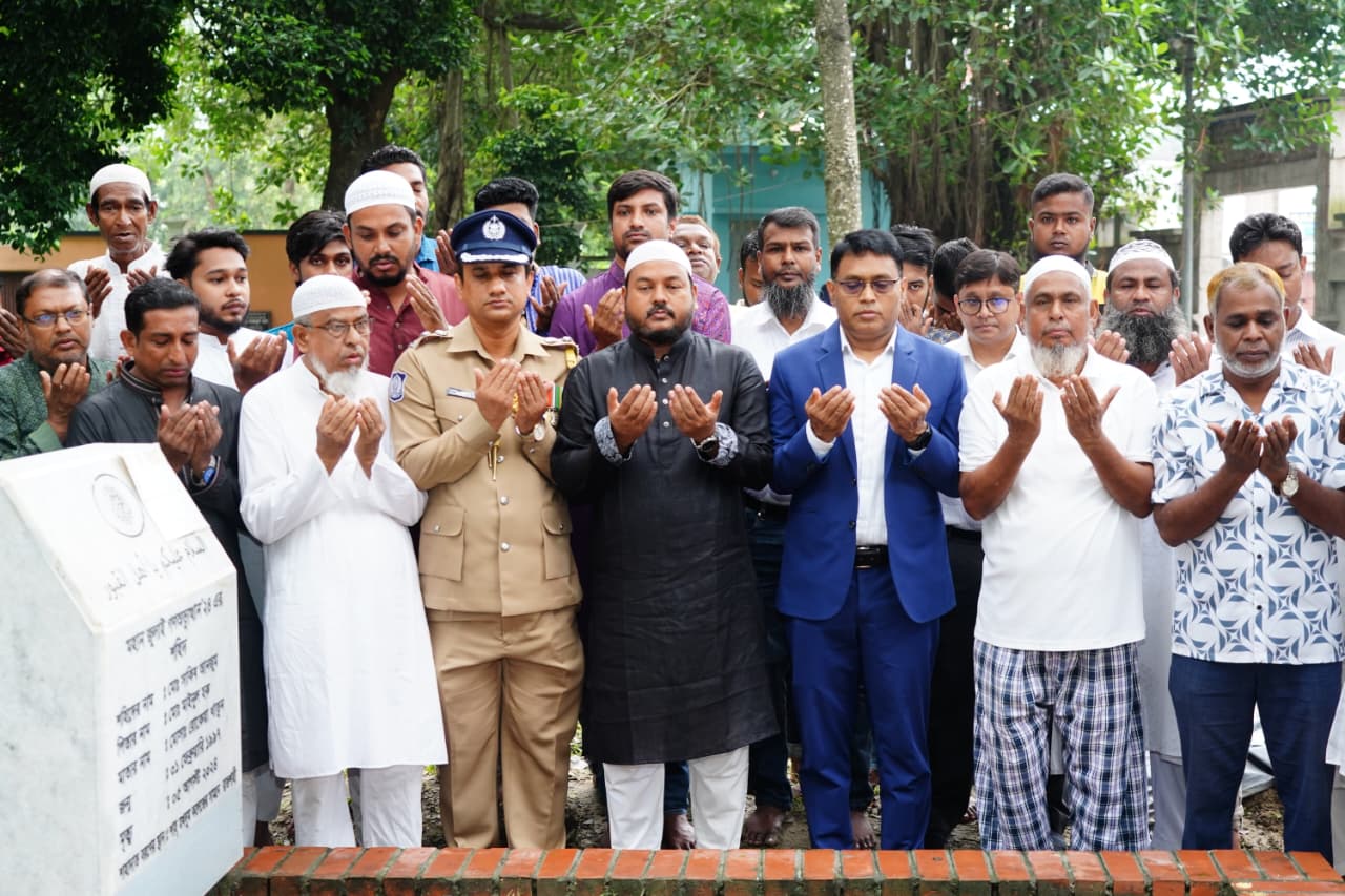 জুলাই গণঅভ্যুত্থান দিবসে রাজশাহীতে শহীদ সাকিব আনজুমের কবর জিয়ারত