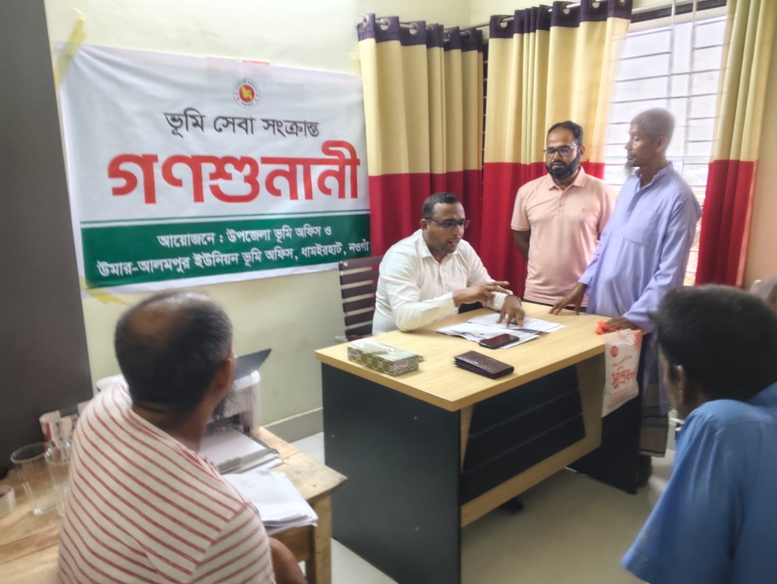 ধামইরহাটে মানবতার এক অন্যন্য উদাহরণ সৃষ্টি করেছেন সহকারী কমিশনার (ভূমি) সাজ্জাদ পারভেজ