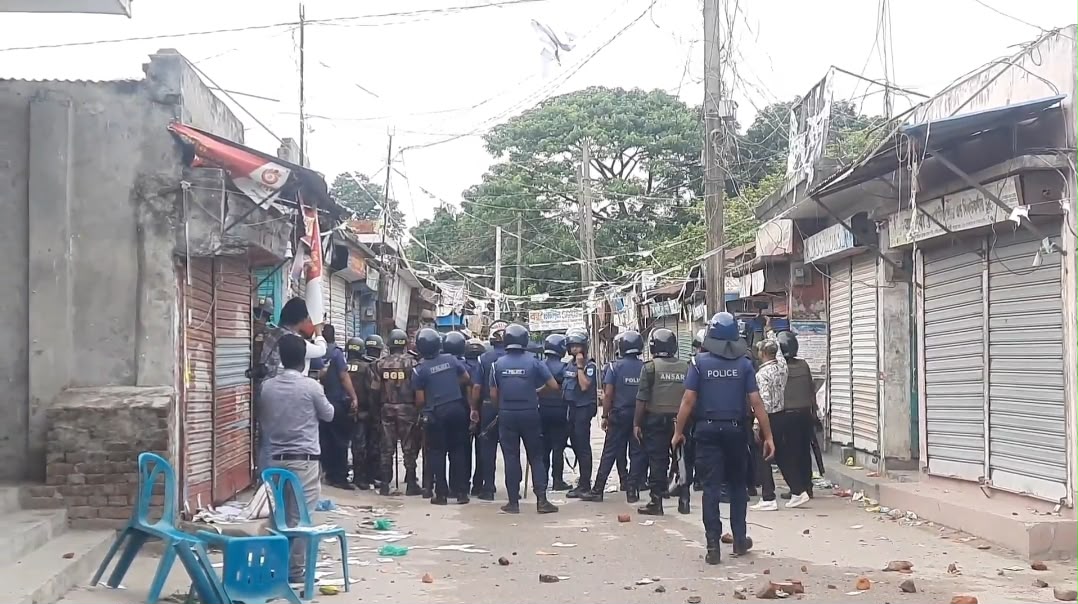 গজারিয়ায় ভোটকেন্দ্রে হামলা ও পুলিশ সদস্যদের হত্যাচেষ্টা! হোসেন্দী ইউপি চেয়ারম্যান মিঠুসহ ১৭ জনের বিরুদ্ধে চার্জশিট