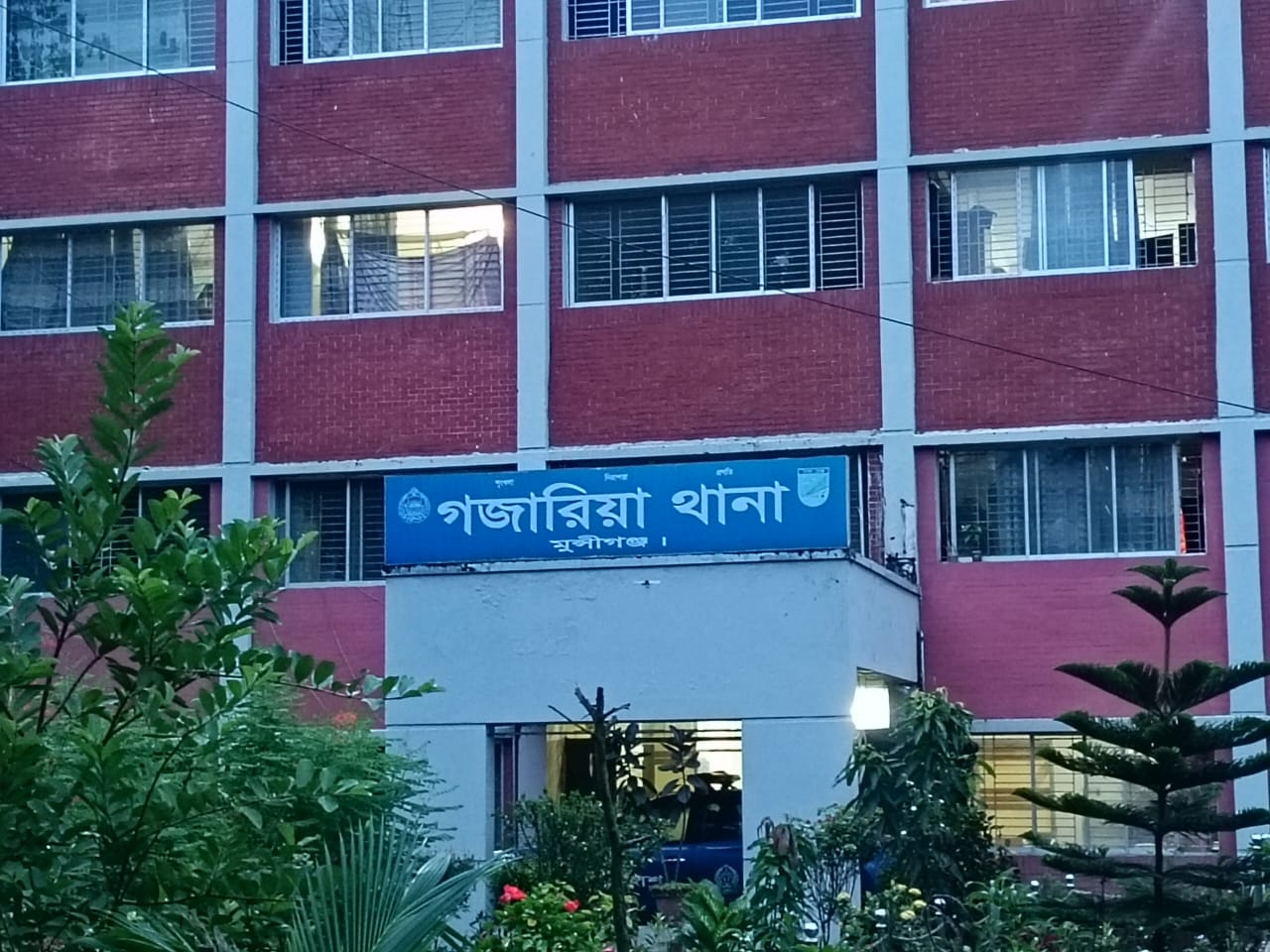 গজারিয়ায় ১৩ বছরের কিশোরীকে ধর্ষণ ও ভিডিও ধারণ,অভিযুক্তদের শাস্তির দাবি