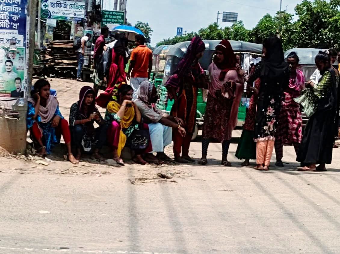 ভালুকার ভরাডোবায় হিজড়া সম্প্রদায়ের উৎপাত নিয়ে জনদুর্ভোগ,কর্মসংস্থানের দাবি এলাকাবাসীর
