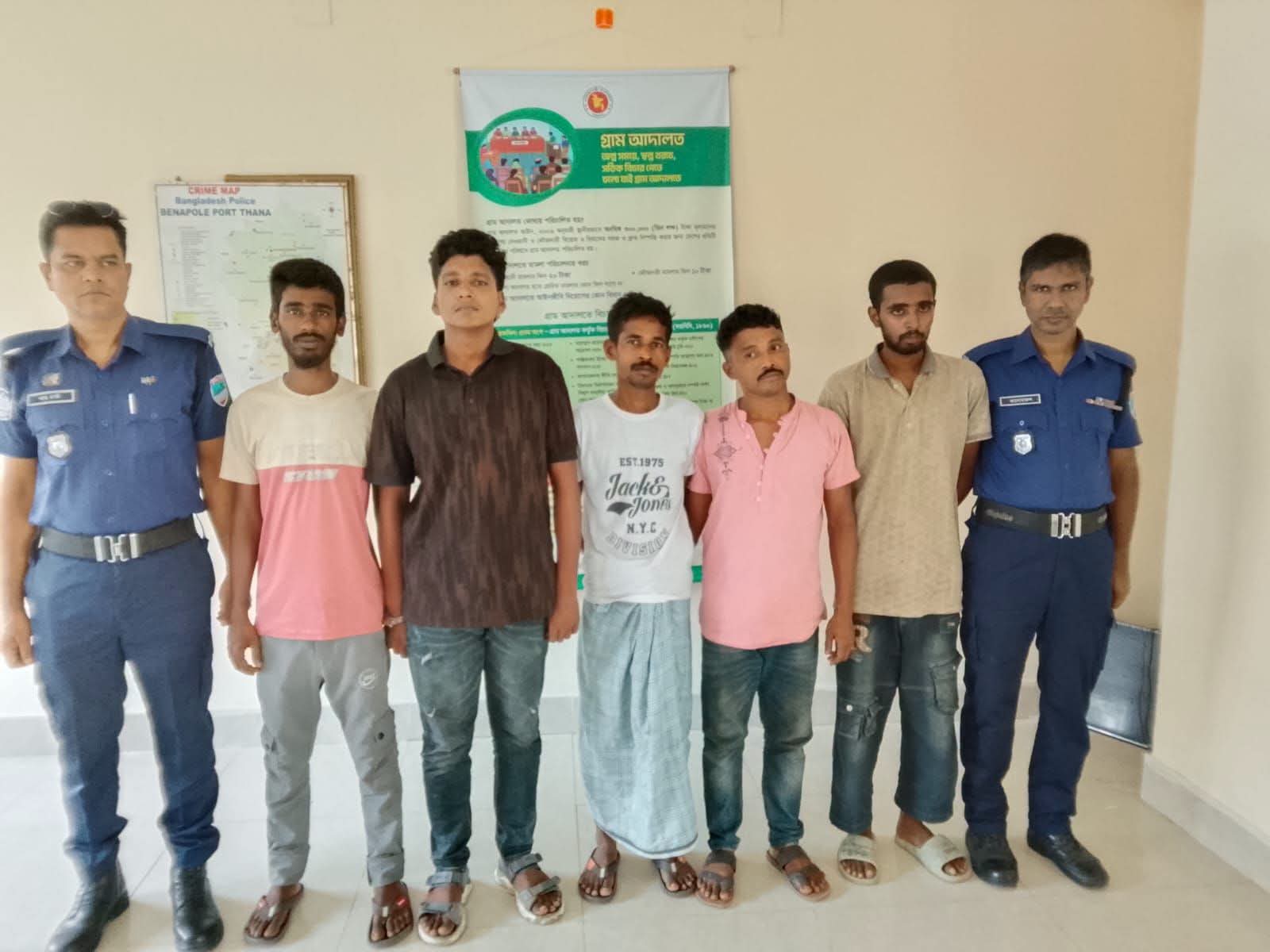 বেনাপোল পোর্ট থানার অভিযানে ৫ আসামী গ্রেফতার, আদালতে প্রেরণ
