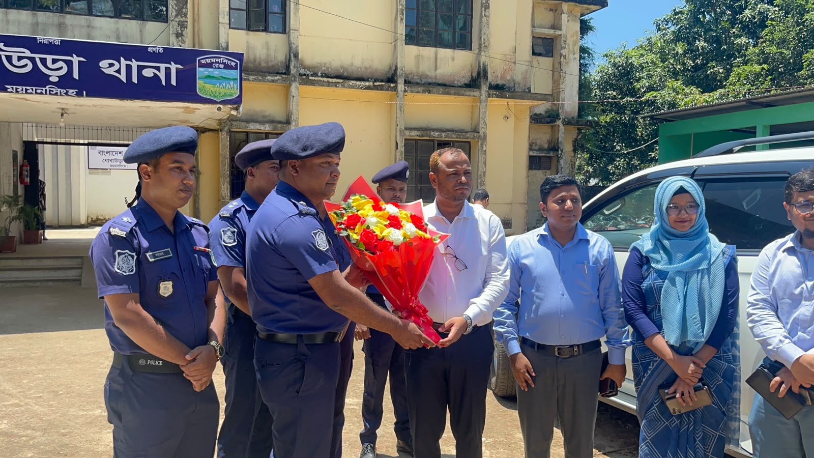 ধোবাউড়ায় বিভিন্ন সরকারি দপ্তর পরিদর্শন করলেন জেলা প্রশাসক সাইফুর রহমান