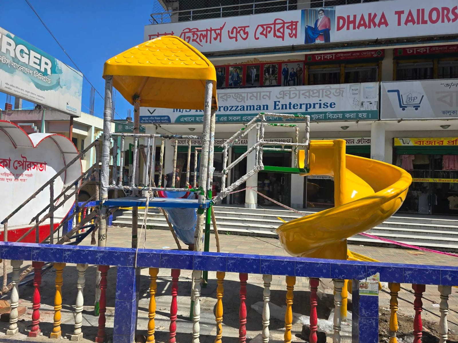 পৌরসেবার সঙ্গে বিশ্রাম ও বিনোদনের ছোঁয়া, নতুন রূপে ভালুকা পৌরসভা চত্বর