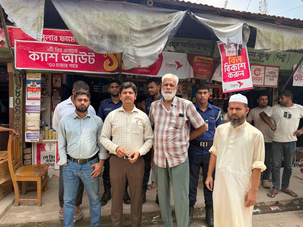 মেয়াদোত্তীর্ণ ওষুধ ও লাইসেন্স না থাকায় মাগুরায় দুই ফার্মেসিকে জরিমানা