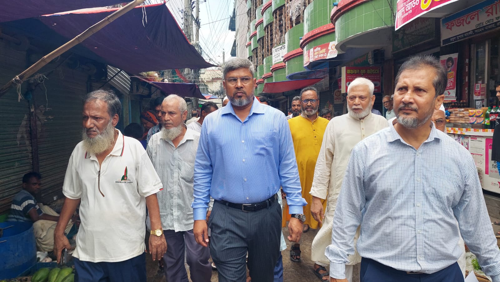 আরডিএ মার্কেট পরিদর্শনে চেয়ারম্যান, আধুনিক মার্কেট গড়ার আশ্বাস