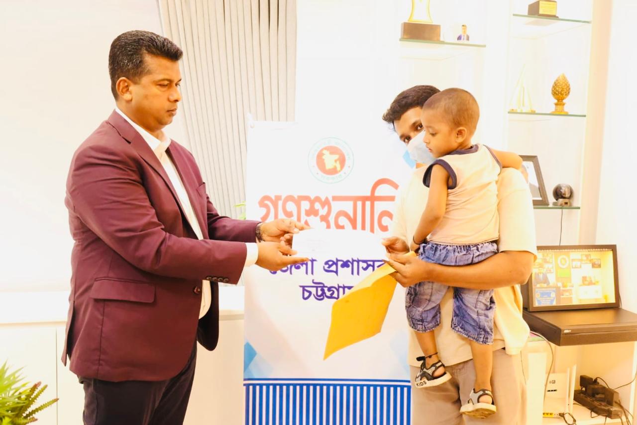 আবেদন গ্রহণেই সীমাবদ্ধ থাকেননি পাশে দাঁড়িয়ে সমস্যা সমাধান করেন ডিসি জাহিদ