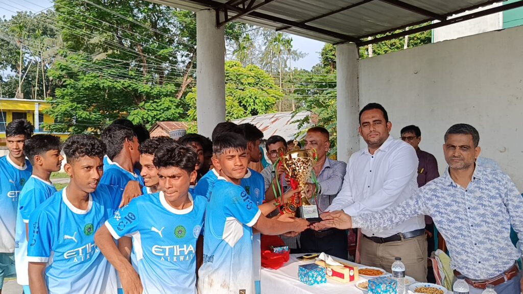 মাগুরায় শ্রীপুরে শ্রীপুর সরকারি এম, সি পাইলট মাধ্যমিক বিদ্যালয়ের আন্তঃশ্রেনী ফুটবল প্রতিযোগিতার ফাইনাল খেলা অনুষ্ঠিত