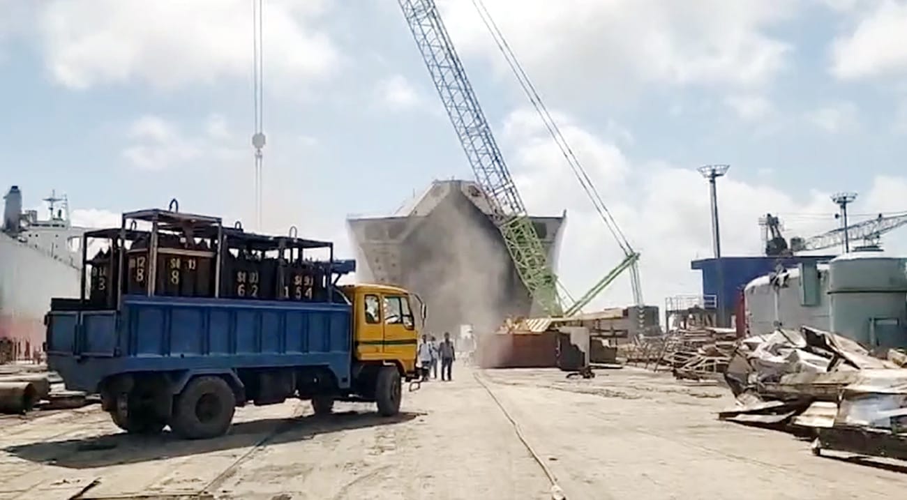 সীতাকুণ্ডে জাহাজে ছিলো অতিরিক্ত হাইড্রোজেন সালফাইড, তদন্তে তিন কমিটি