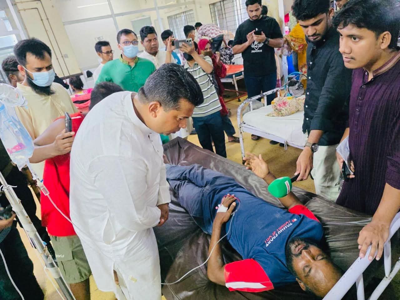 সীতাকুণ্ডে আহত ব্যক্তিদের চিকিৎসায় যেন কোনো ঘাটতি না থাকে : ডিসি জাহিদ 
