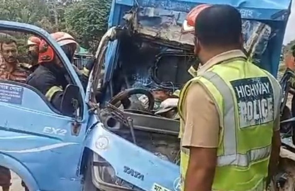 গাজীপুরে সড়ক দুর্ঘটনায় কাভার্ডভ্যান চালকের মৃত্যু