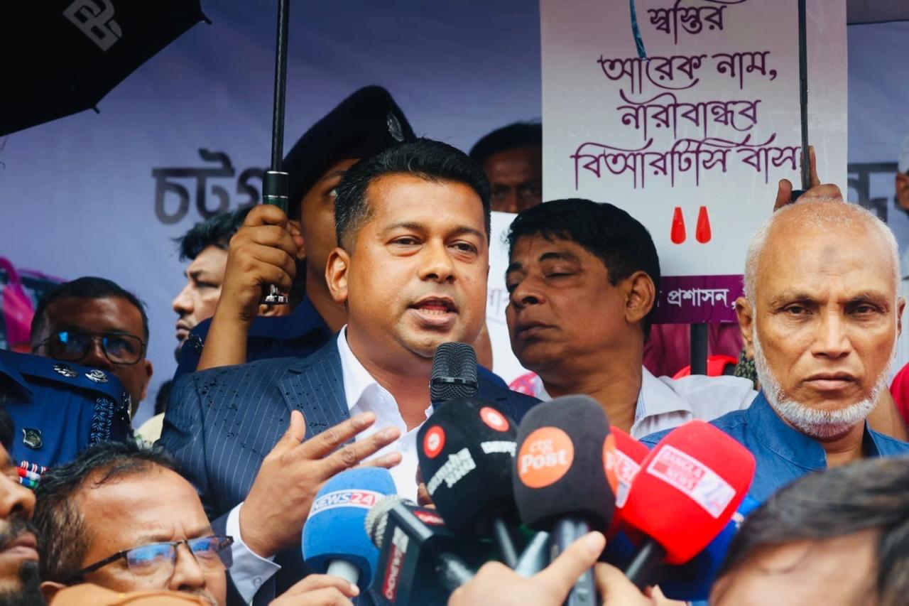 চট্টগ্রামে নারীদের জন্য চালু হলো বিশেষ বাস সেবা ” পিংক বাস সার্ভিস “