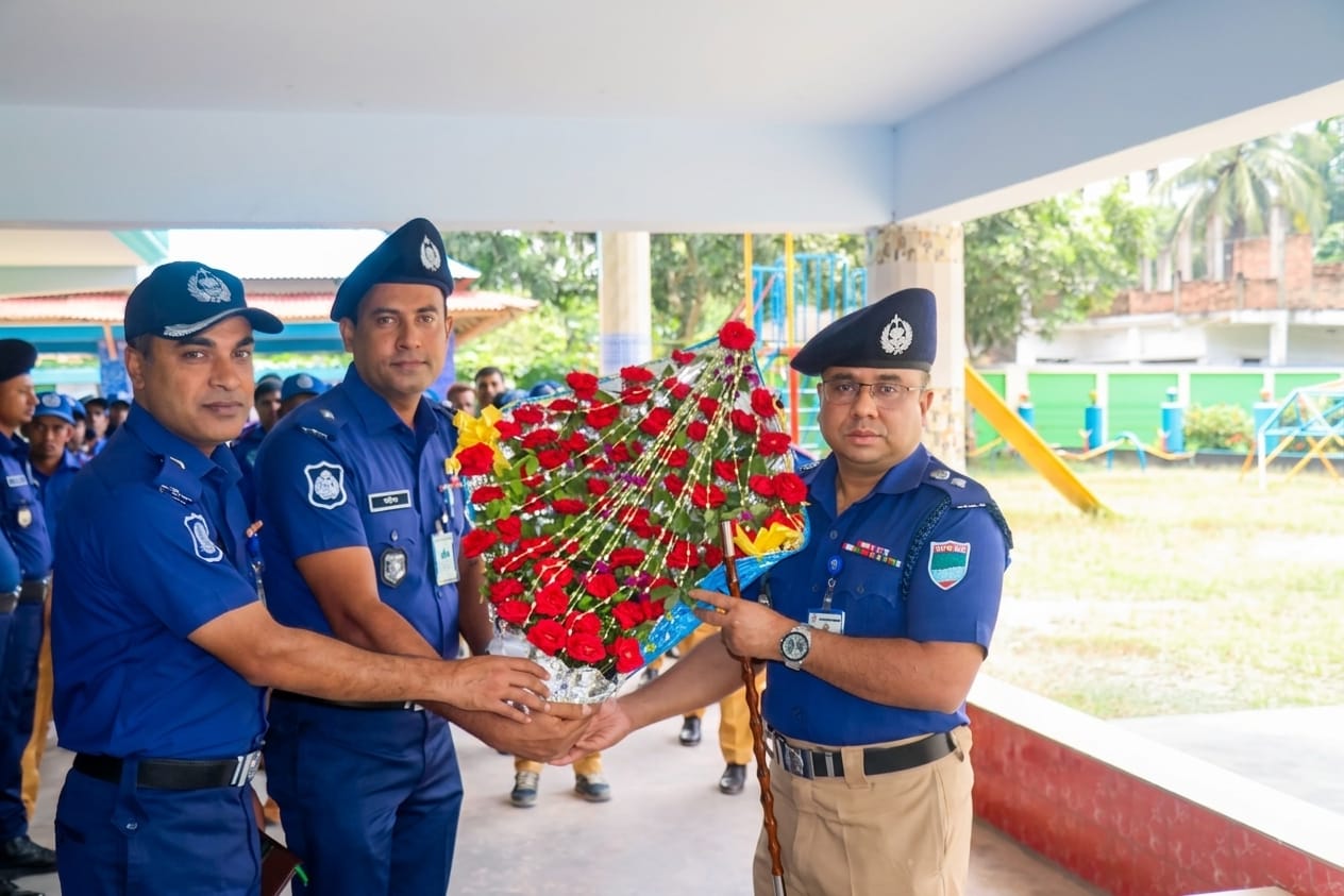 পাটকেলঘাটা থানা পরিদর্শনে জেলা পুলিশ সুপার আবু সালেহ মোঃ আশরাফুল আলম