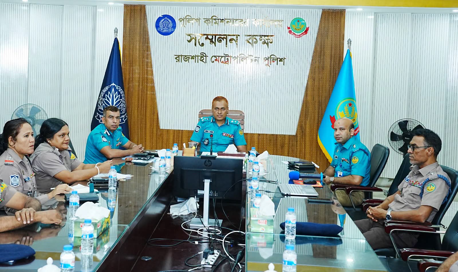 রাজশাহীতে থানার এএসআইদের নিয়ে পুলিশ কমিশনারের মাসিক পারফরমেন্স পর্যালোচনা সভা