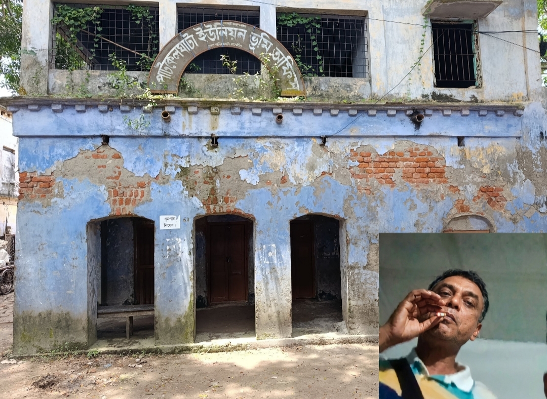 সরকারি ভূমি অফিসে প্রকাশ্যে ধূমপানের অভিযোগ নায়েব তারক চন্দ্র মন্ডলের বিরুদ্ধে
