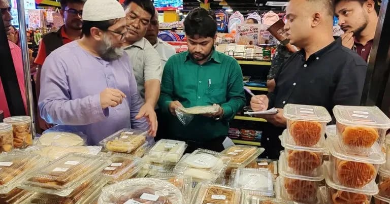চট্টগ্রামে অস্বাস্থ্যকর খাদ্যপণ্য বিক্রি, মেরিডিয়ানসহ চার প্রতিষ্ঠানকে ৪০ লাখ টাকা জরিমানা