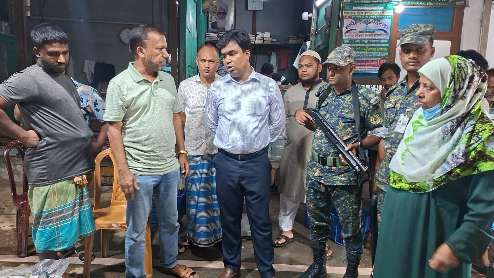 চাঁদপুরে জাতীয় ভোক্তা অধিকারের অভিযানে তিন প্রতিষ্ঠানকে জরিমানা