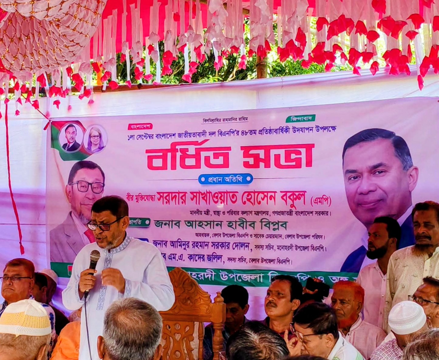 চাঁদাবাজ-দখলবাজদের প্রশ্রয় নয়, জনগণের আস্থা অর্জন করতে হবে’