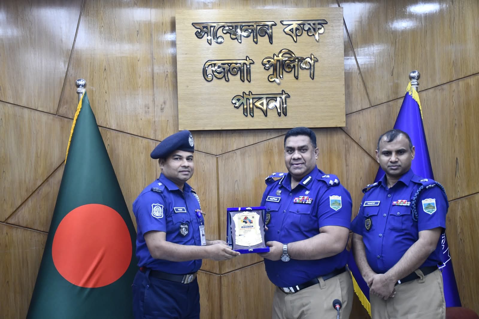 পাবনায় বিশেষ কল্যাণ সভায় রাজশাহী রেঞ্জ ডিআইজি – জনবান্ধব পুলিশিং নিশ্চিতের নির্দেশ