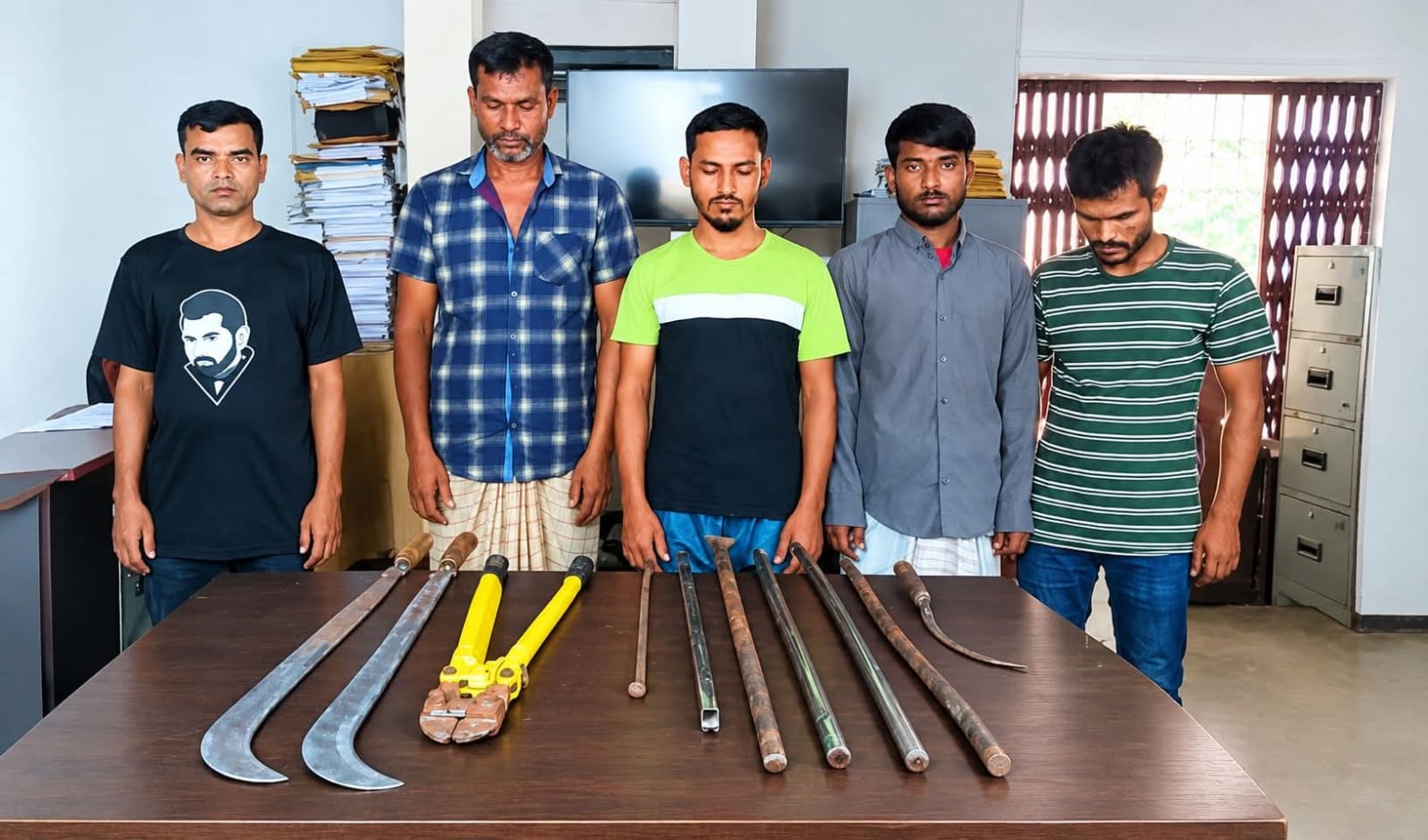 কালিয়াকৈরে ডাকাতির প্রস্তুতিকালে ডাকাত চক্রের ৫ সদস্য গ্রেপ্তার
