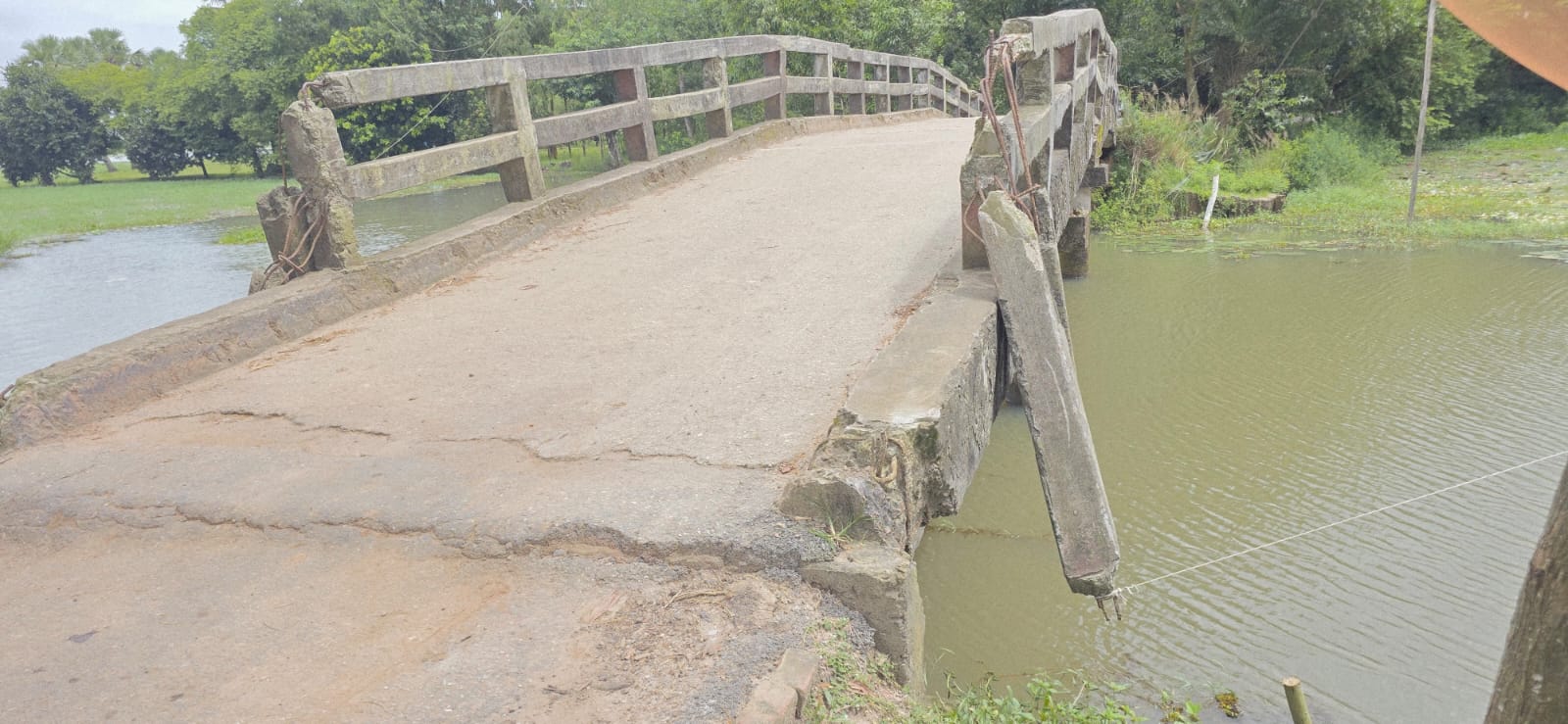 কালিয়াকৈরে ঝুকিপূর্ণ সেতু ভোগান্তিতে হাজারো মানুষ