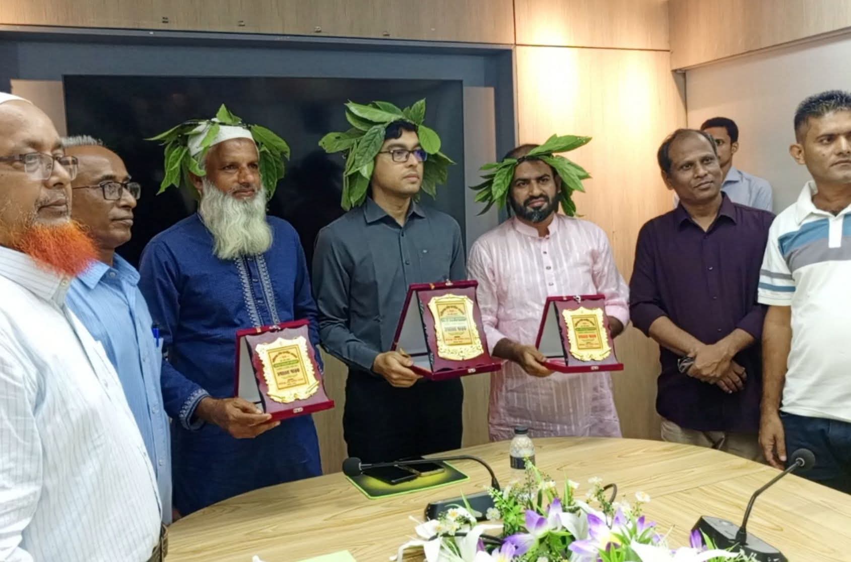 সামাজিক কাজ ও উন্নয়নে অবদান রাখায় ৩ জনকে সম্মাননা দিল ফরিদগঞ্জ পৌর নাগরিক ফোরাম
