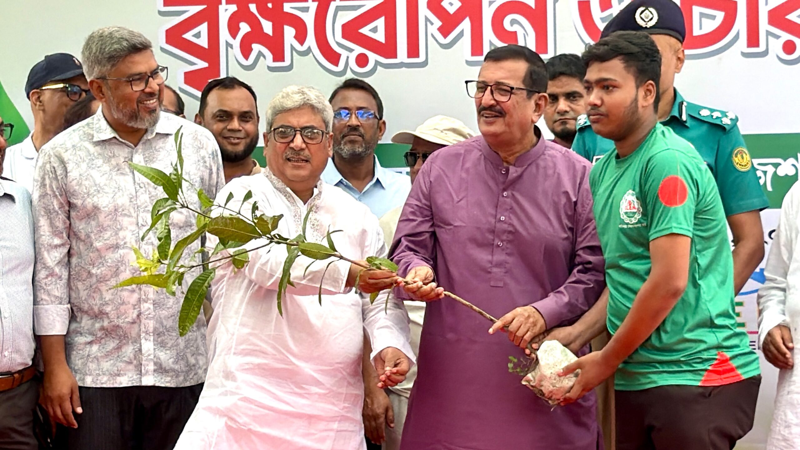 গ্রিন ও ক্লিন সিটির গৌরব ধরে রাখার আহ্বান ভূমিমন্ত্রীর