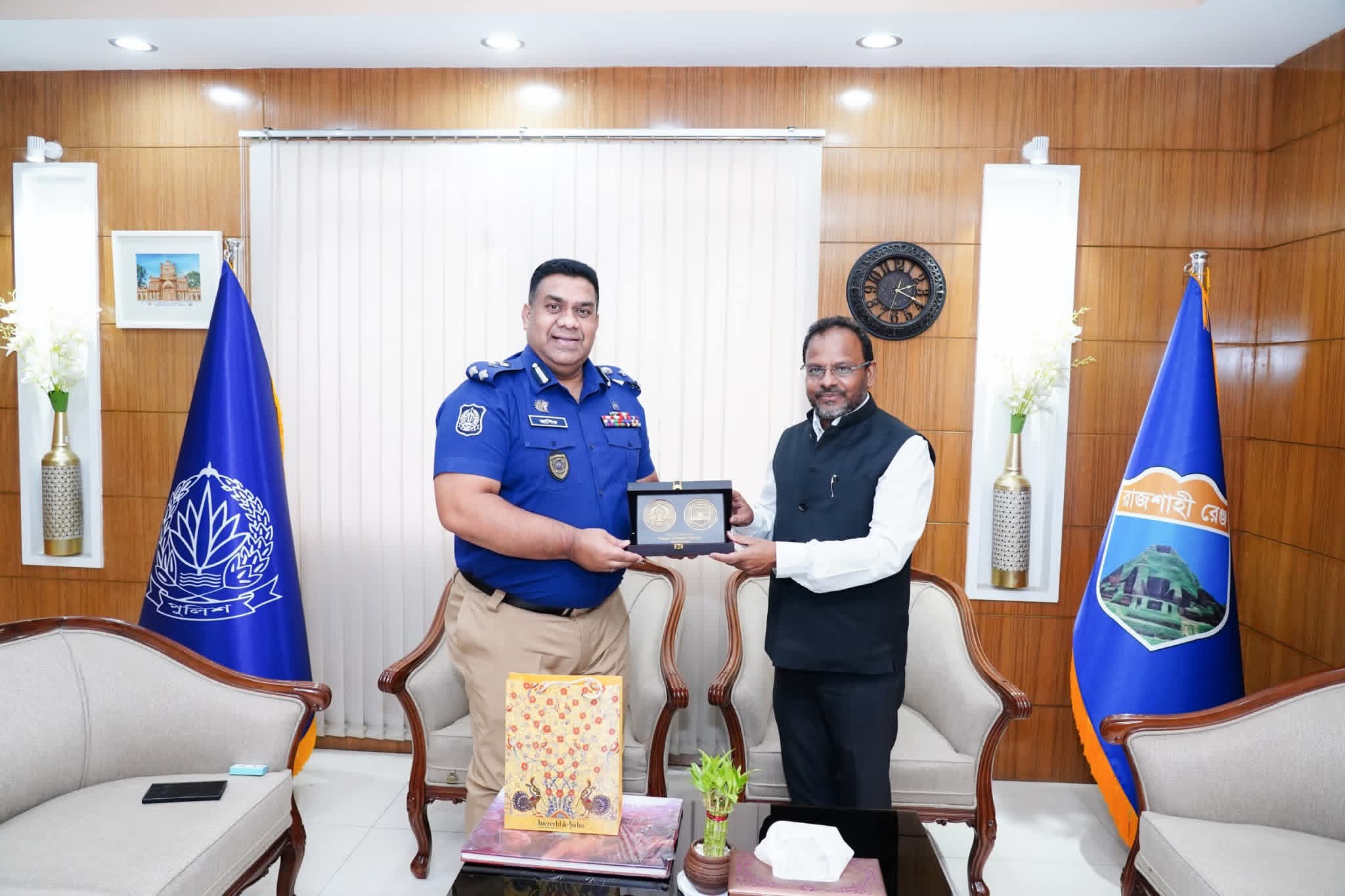 রাজশাহী রেঞ্জ ডিআইজির সাথে ভারতীয় সহকারী হাই কমিশনারের সৌজন্য সাক্ষাৎ