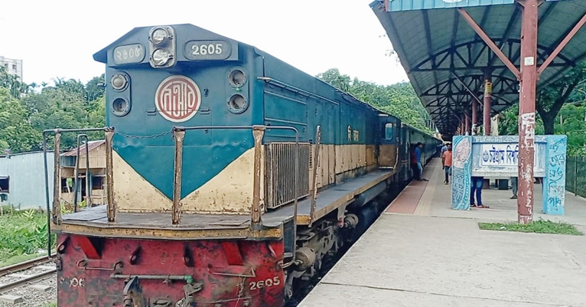 চট্টগ্রাম বিশ্ববিদ্যালয়ে শাটল ট্রেনে বাড়ছে গাদাগাদি, আসন সংকট ও শিডিউল বিপর্যয়