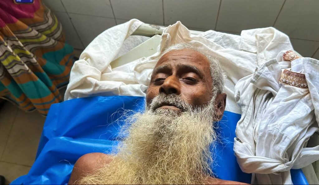 এস্কেভেটরের চাপায় ৭০ বছরের বৃদ্ধ গুরুতর আহত চিকিৎসাধীন অবস্থায় মৃত্যু