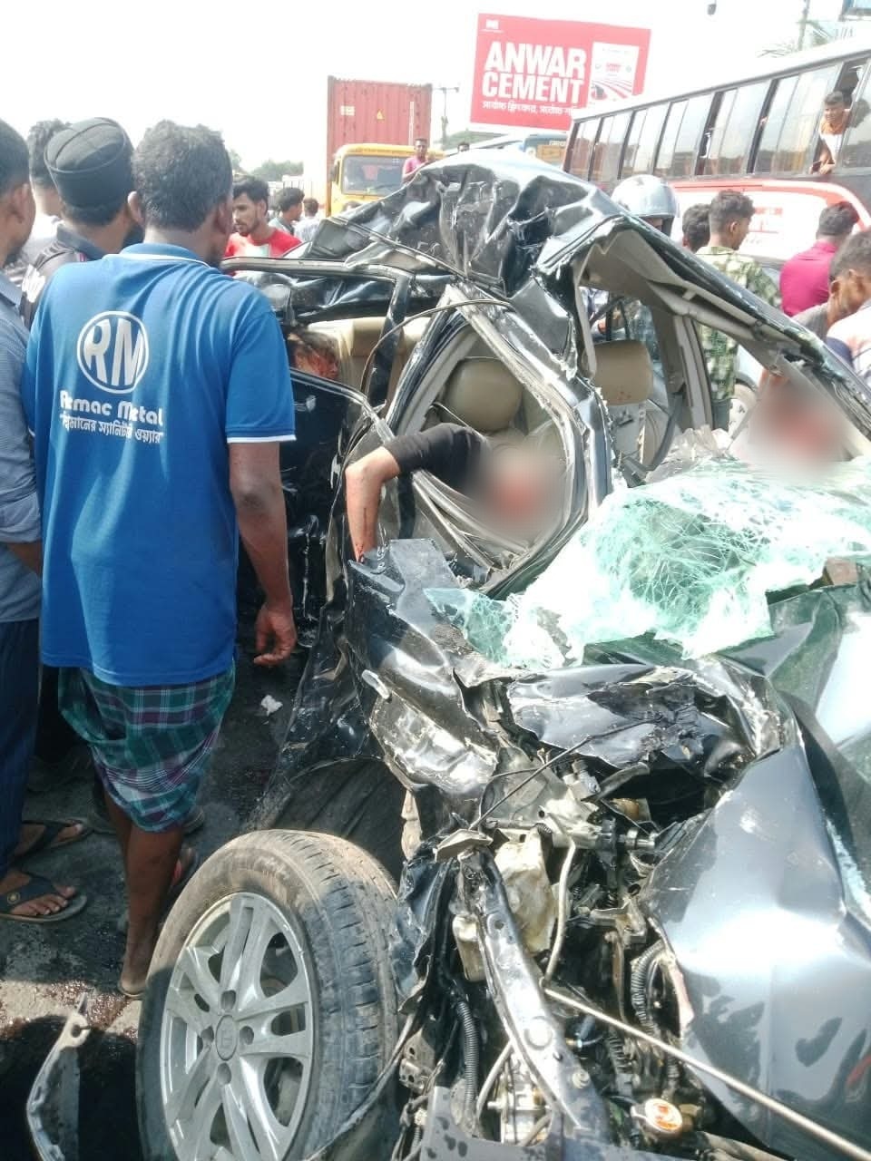 ঢাকা চট্টগ্রাম মহাসড়ক সড়ক দুর্ঘটনায় নিহত ৪, আহত ১