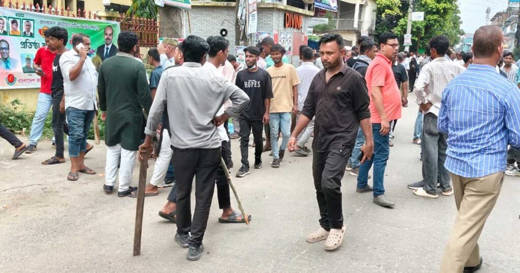 চট্টগ্রামে বিএনপি’র দুই পক্ষের ধাওয়া-পাল্টাধাওয়া, মহাসড়কে যানজট