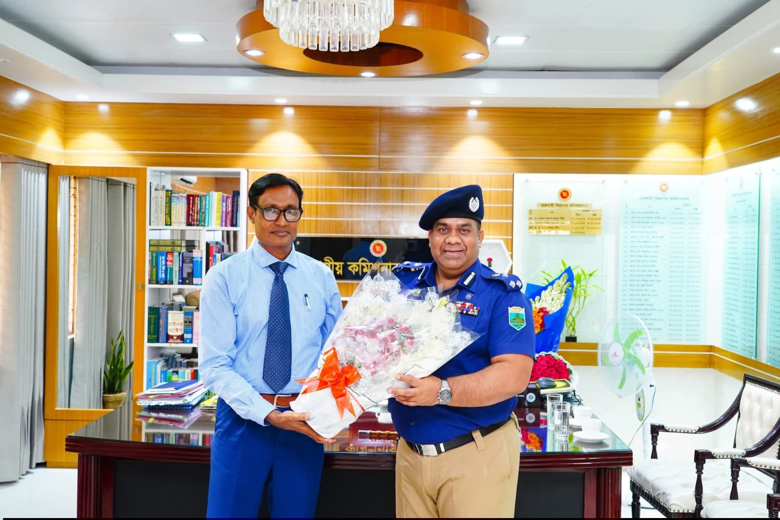 রাজশাহীর নবনিযুক্ত বিভাগীয় কমিশনারের সাথে রাজশাহী রেঞ্জ ডিআইজি’র সৌজন্য সাক্ষাৎ