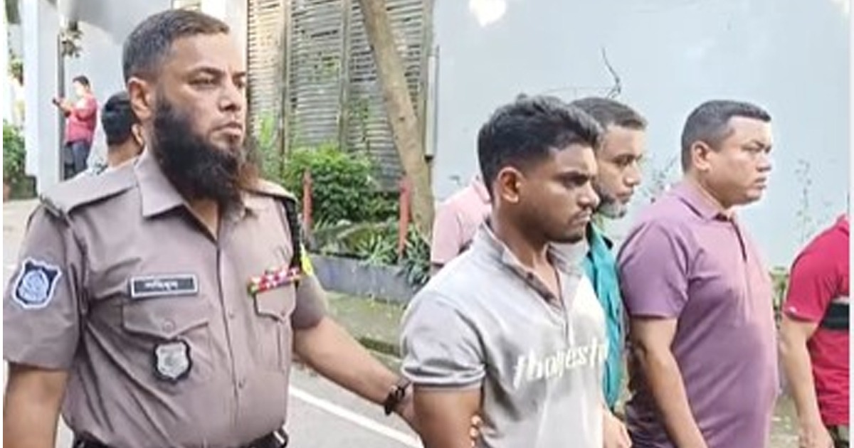 চট্টগ্রামে খুলশীতে হিজড়া সম্প্রদায়ের গুরুমা খ্যাত মৌসুমী হত্যাকারী মোমিন গ্রেপ্তার