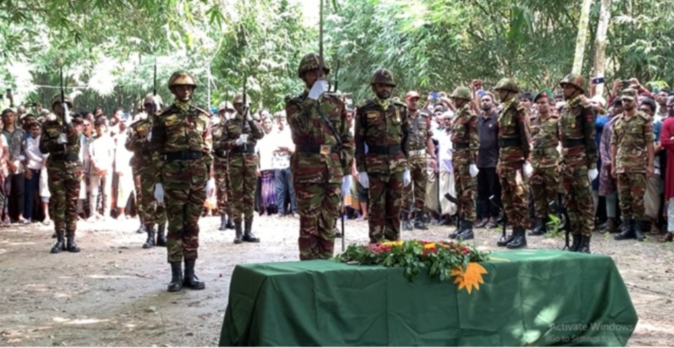 সামরিক মর্যাদায় সেনাসদস্য রিফাতের দাফন সম্পন্ন