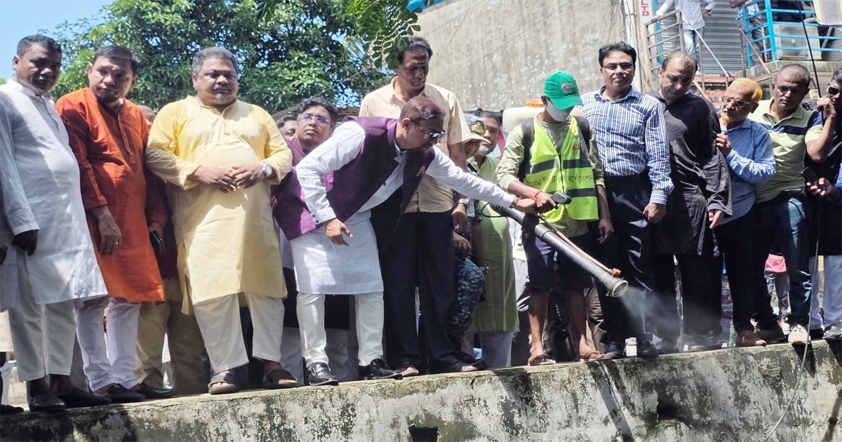 চট্টগ্রামে মশক নিধন ও নাগরিক সচেতনতামূলক অভিযানে চসিক মেয়র ডা. শাহাদাত