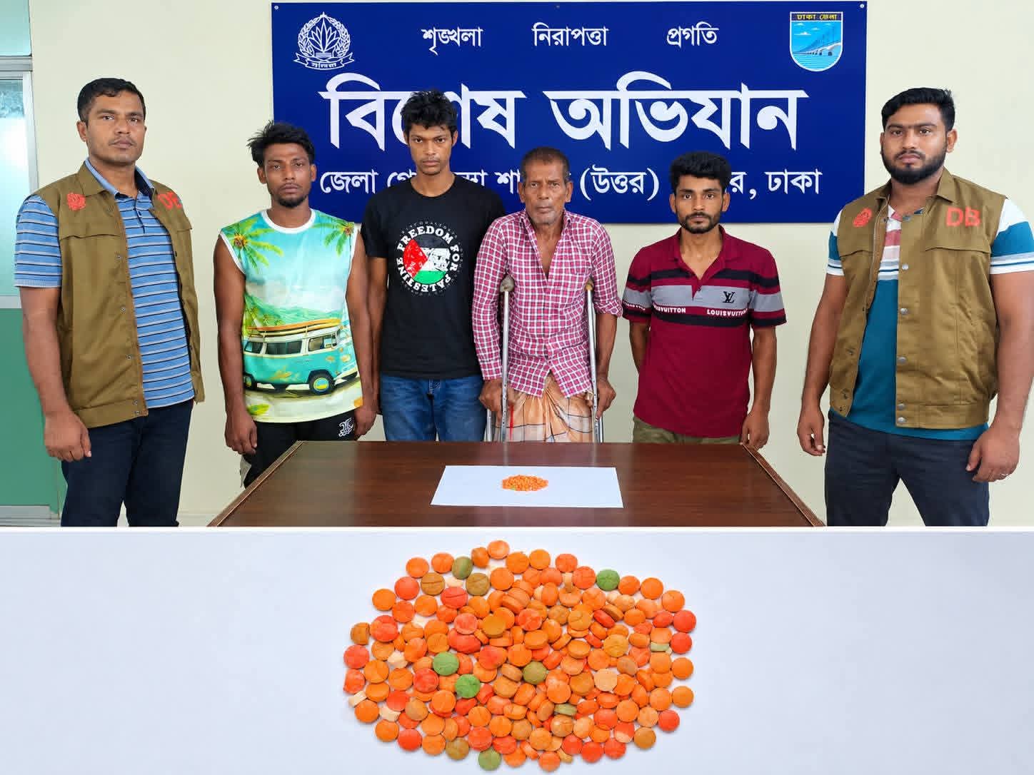 আশুলিয়ায় ডিবির অভিযান, ইয়াবাসহ গ্রেপ্তার চার