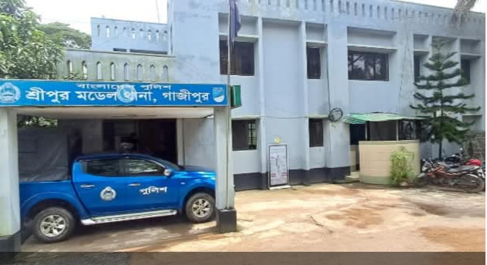 অন্তঃসত্ত্বা স্ত্রীকে গলা কেটে হত্যার পর ৯৯৯-এ ফোন, স্বামী আটক