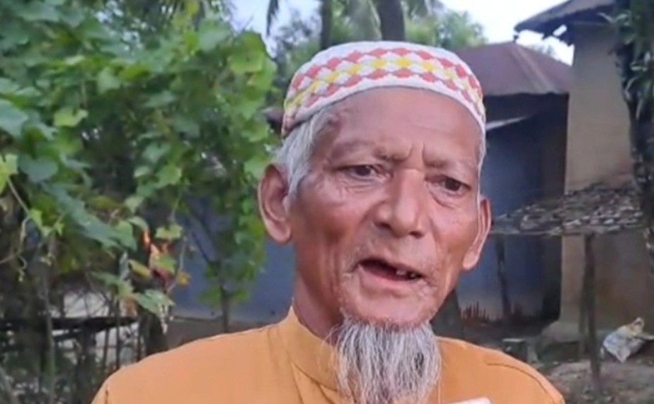 জীবিত থেকেও আজ এক যুগ ধরে কাগজ পএে মৃত